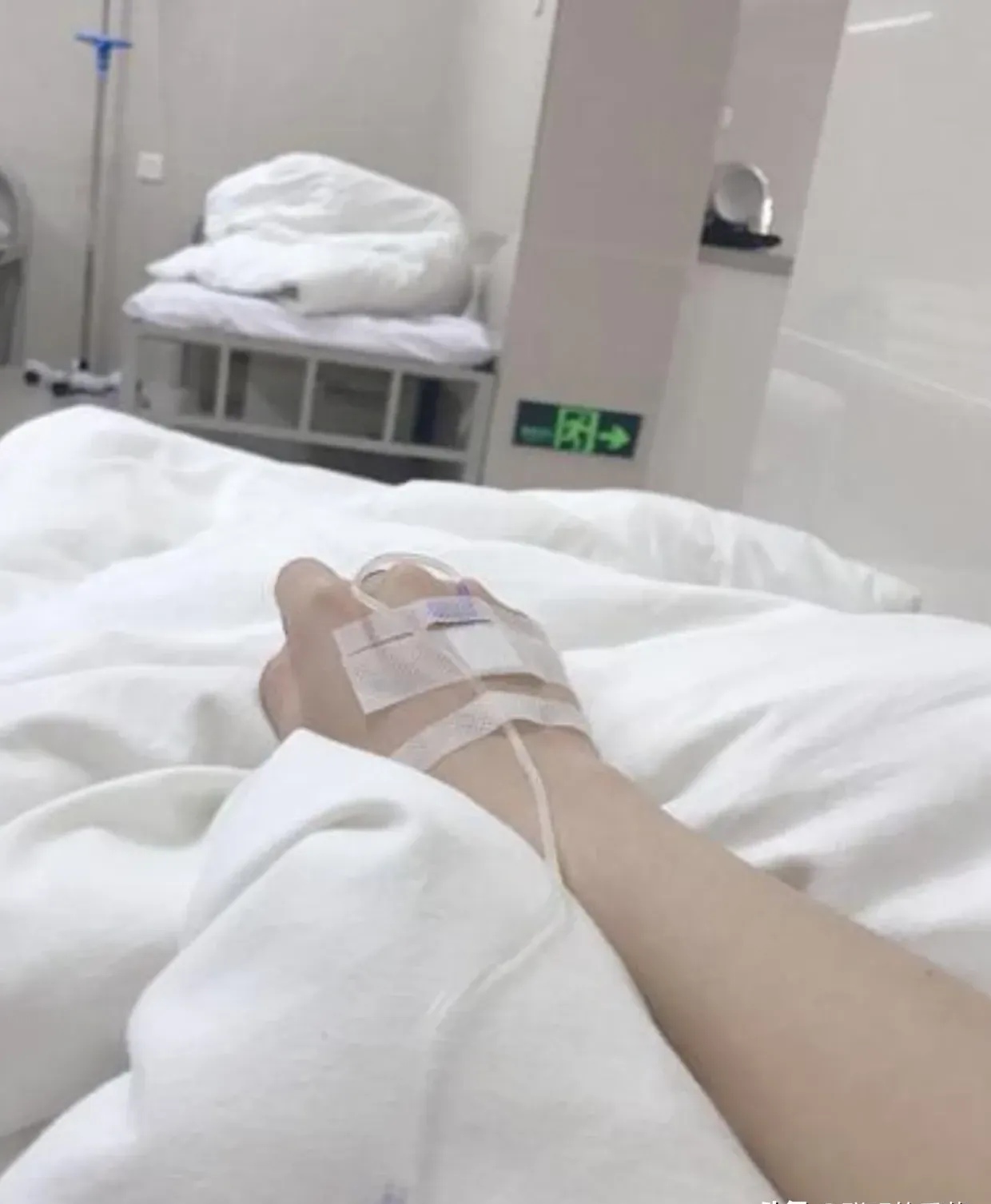 医院的照片实拍半夜急诊打针图片住院输液的图片真实病床喝酒进医院