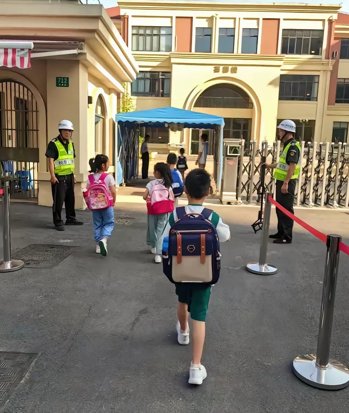 4月17日,在瑞安马屿镇中心小学的数学拓展课上,9岁的陈某因没答对题目