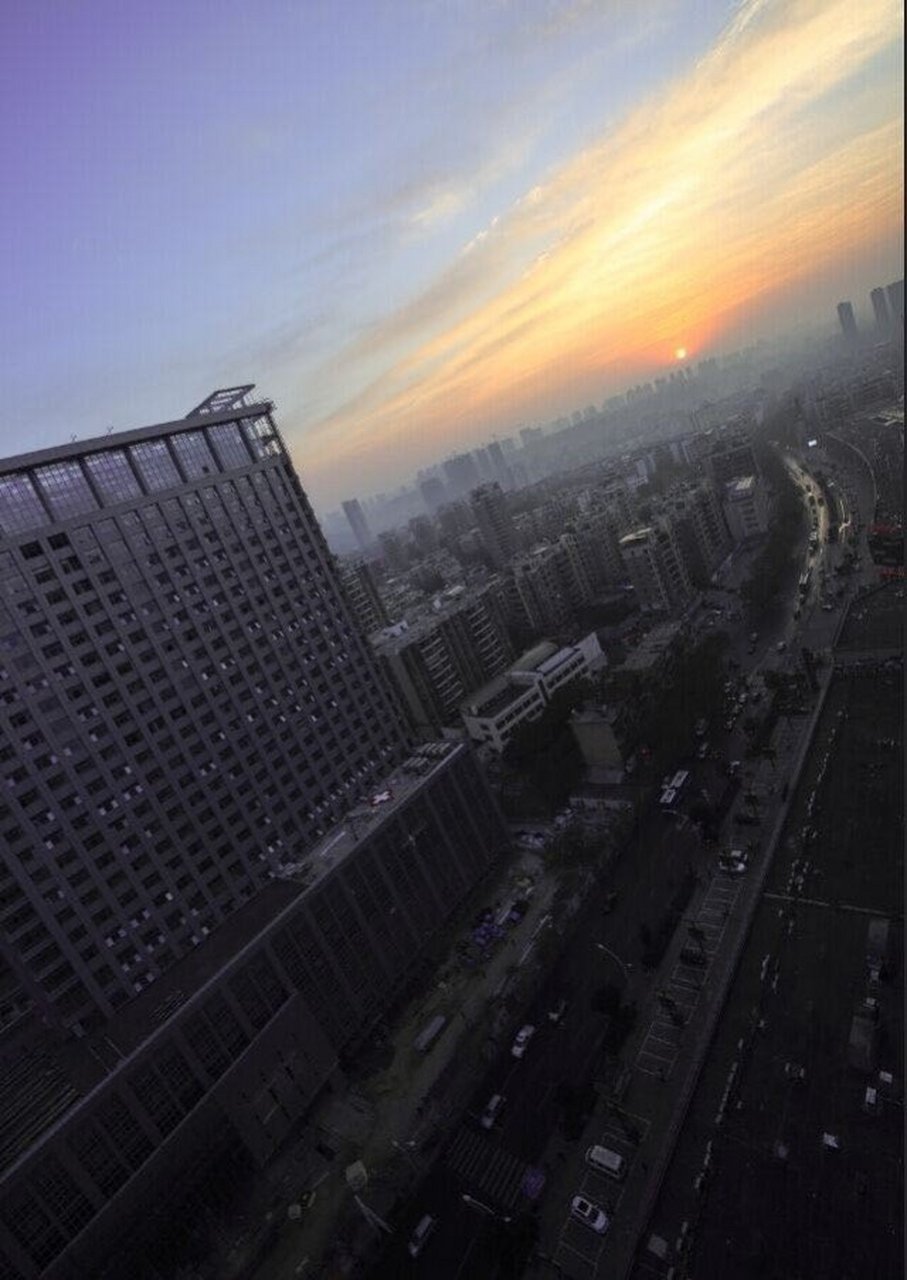 倾斜的城市地平线,别有味道. #文化##文史知千年##广州