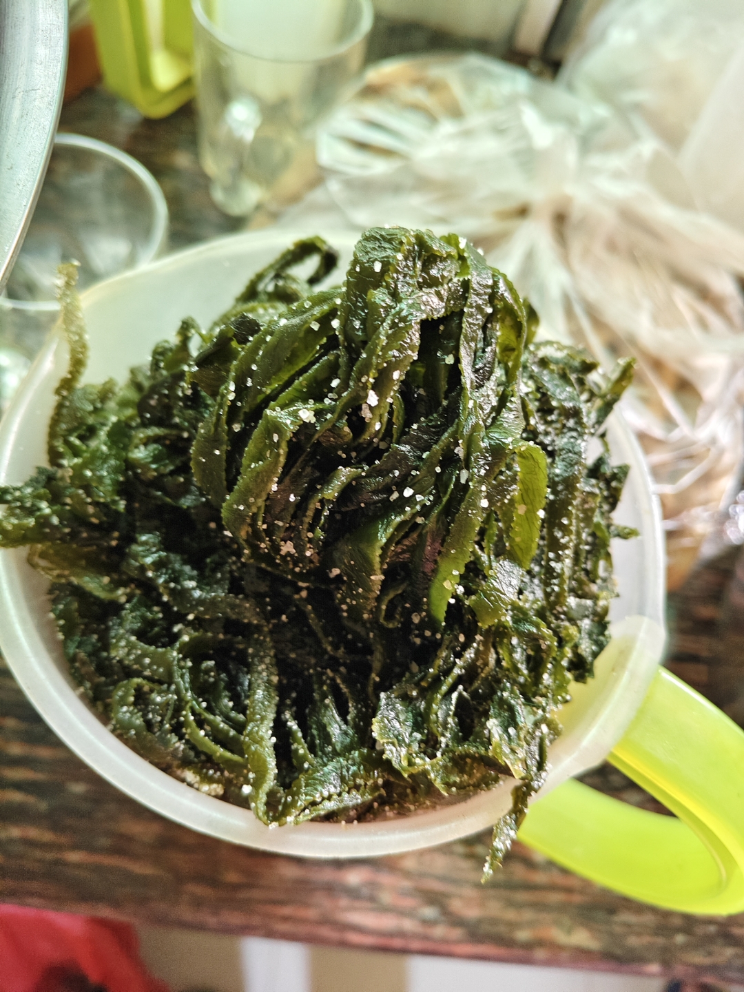 海带丝是我们沿海城市的人最常吃的一种海洋蔬菜,富含多种营养,馋仅