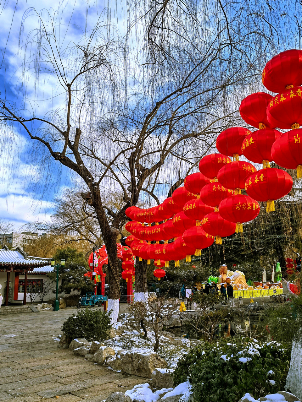 雪打灯笼兆丰年图片