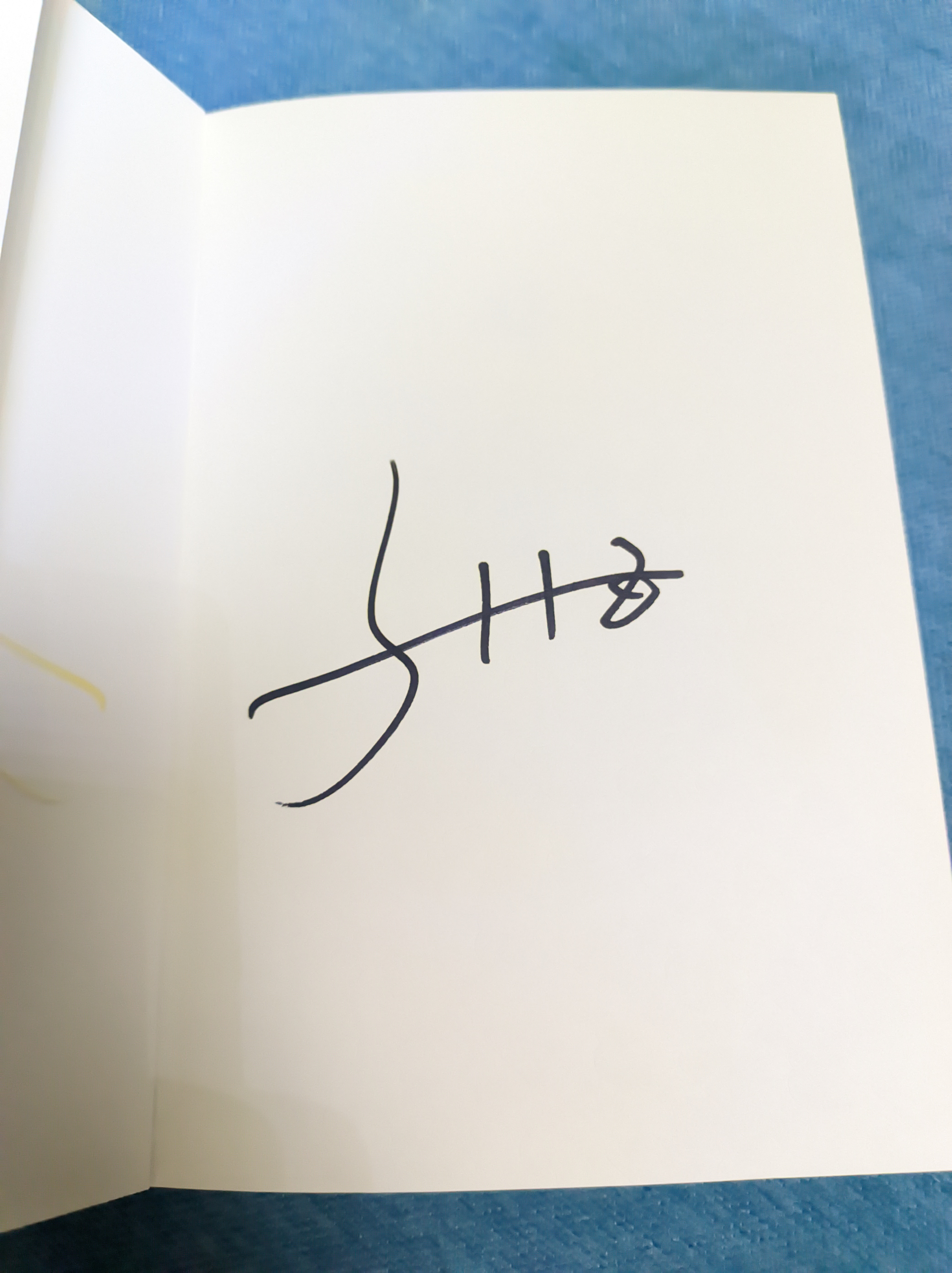 这是人生中的第一本,带有作家亲笔签名的书