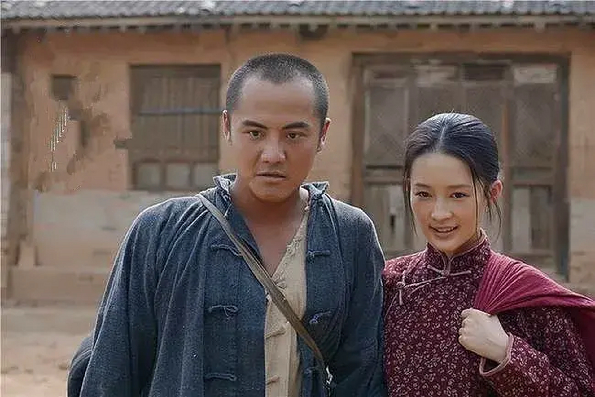 《白鹿原》拍摄期间,李沁与何冰躺在床上,抱了很久.