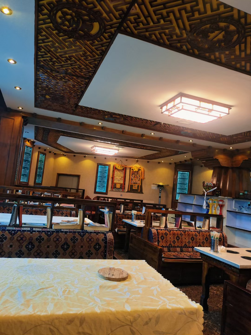 藏式风格素餐厅,味道是不错,但就是有点偏辣.