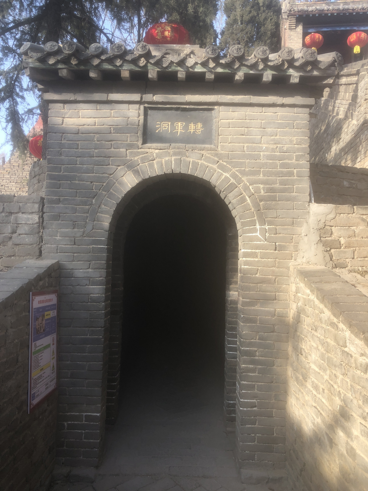 曹操的铜雀台铜雀台位于河北省邯郸市临漳县城西南18公里处的邺城镇