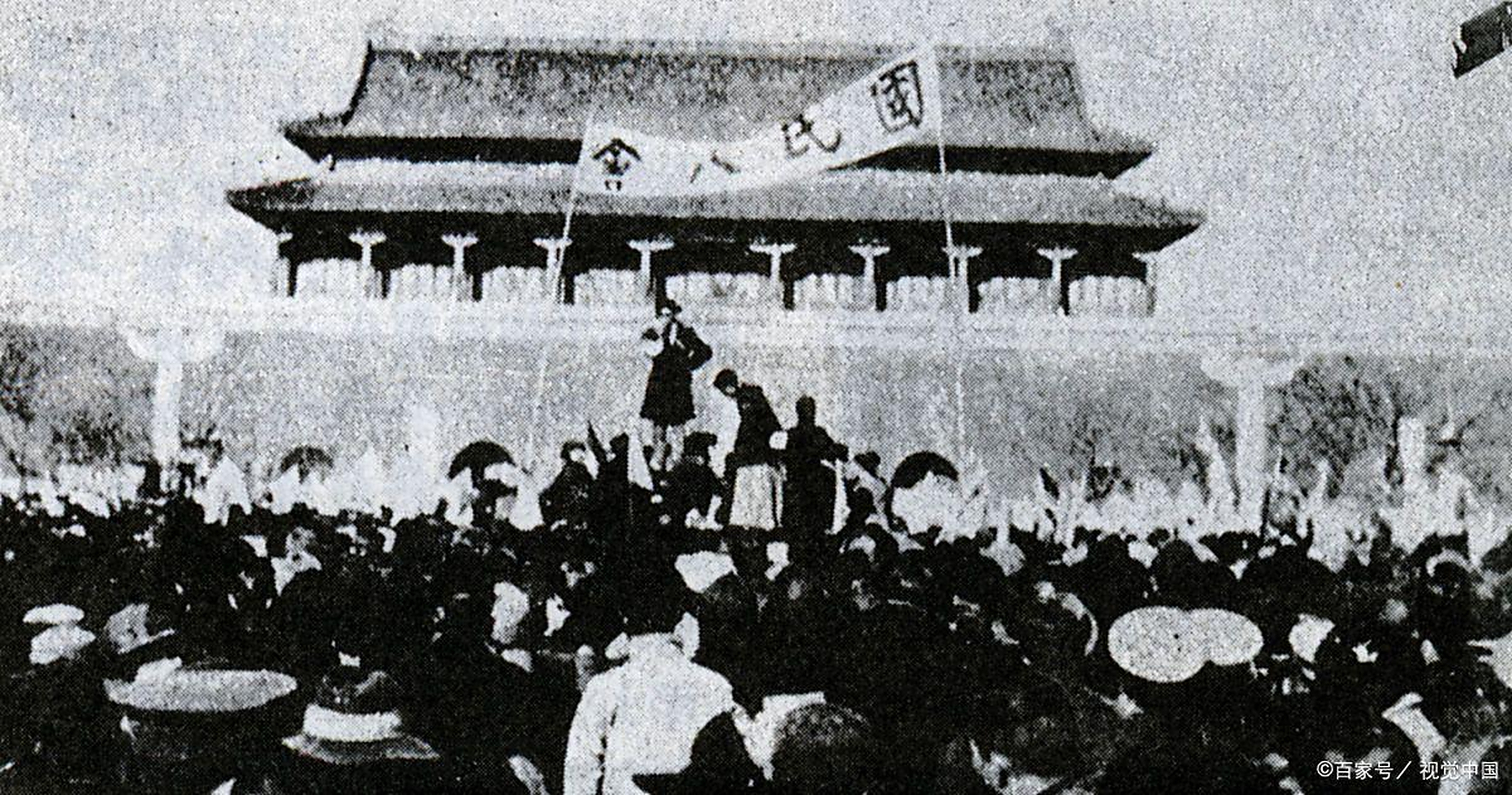 五四运动的精神:民主与科学!