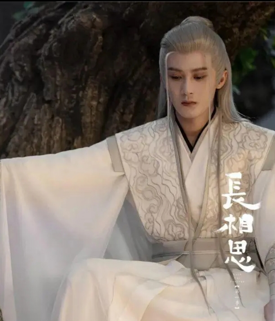 那一身白衣,一头白发,如此酷帅,真的帅炸了.心情无比激动,分享一下.