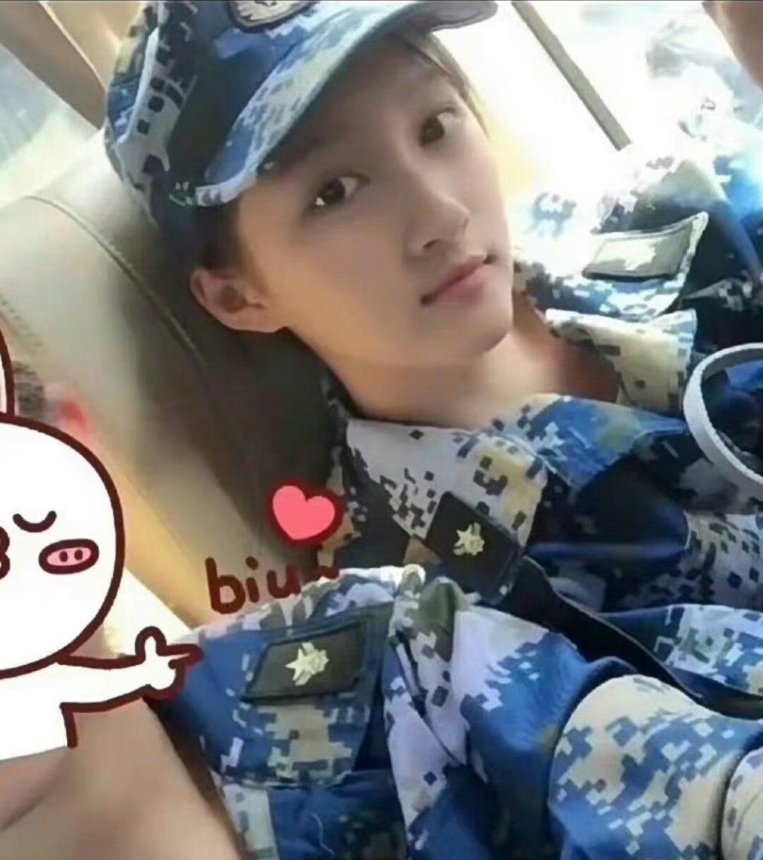 难怪鹿晗早早官宣,要不然看关晓彤北影军训照追求者要排到法国吧!