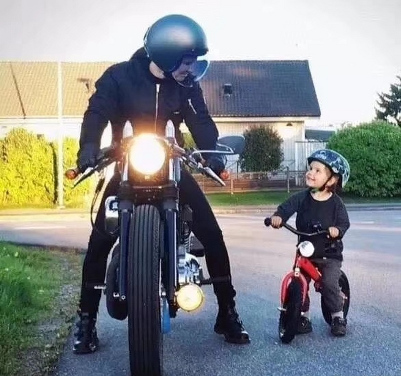 东莞再掀禁摩风暴  近日,东莞全市街镇突然掀起的禁摩风暴,来势凶猛