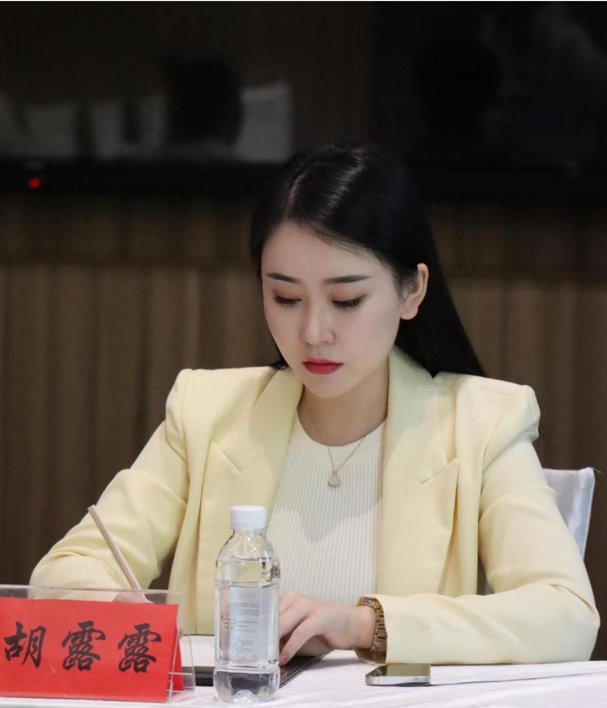 在这个世界上,漂亮的美女很多,能干的女人也很多,但