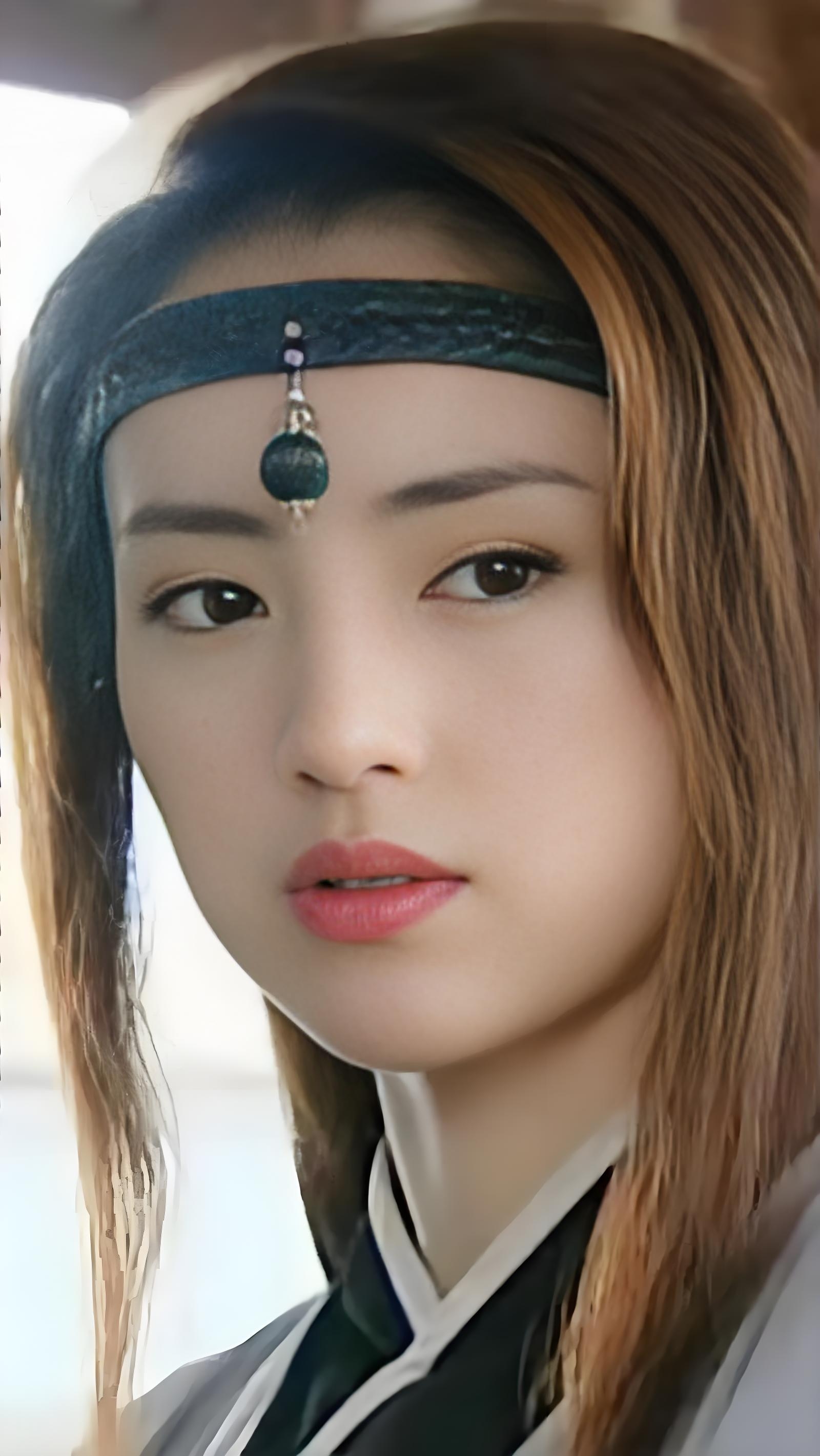 董璇在《雪花女神龙》这部剧里大部分时间都是这个造型,但是让人百看