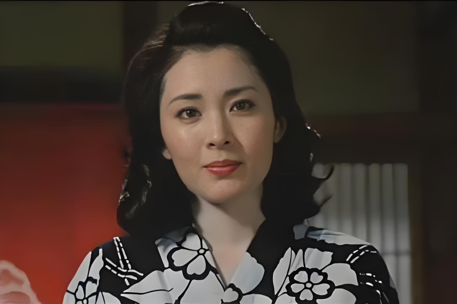松坂庆子,总觉得她美得有点儿侵略性.当然了,确实美艳动人