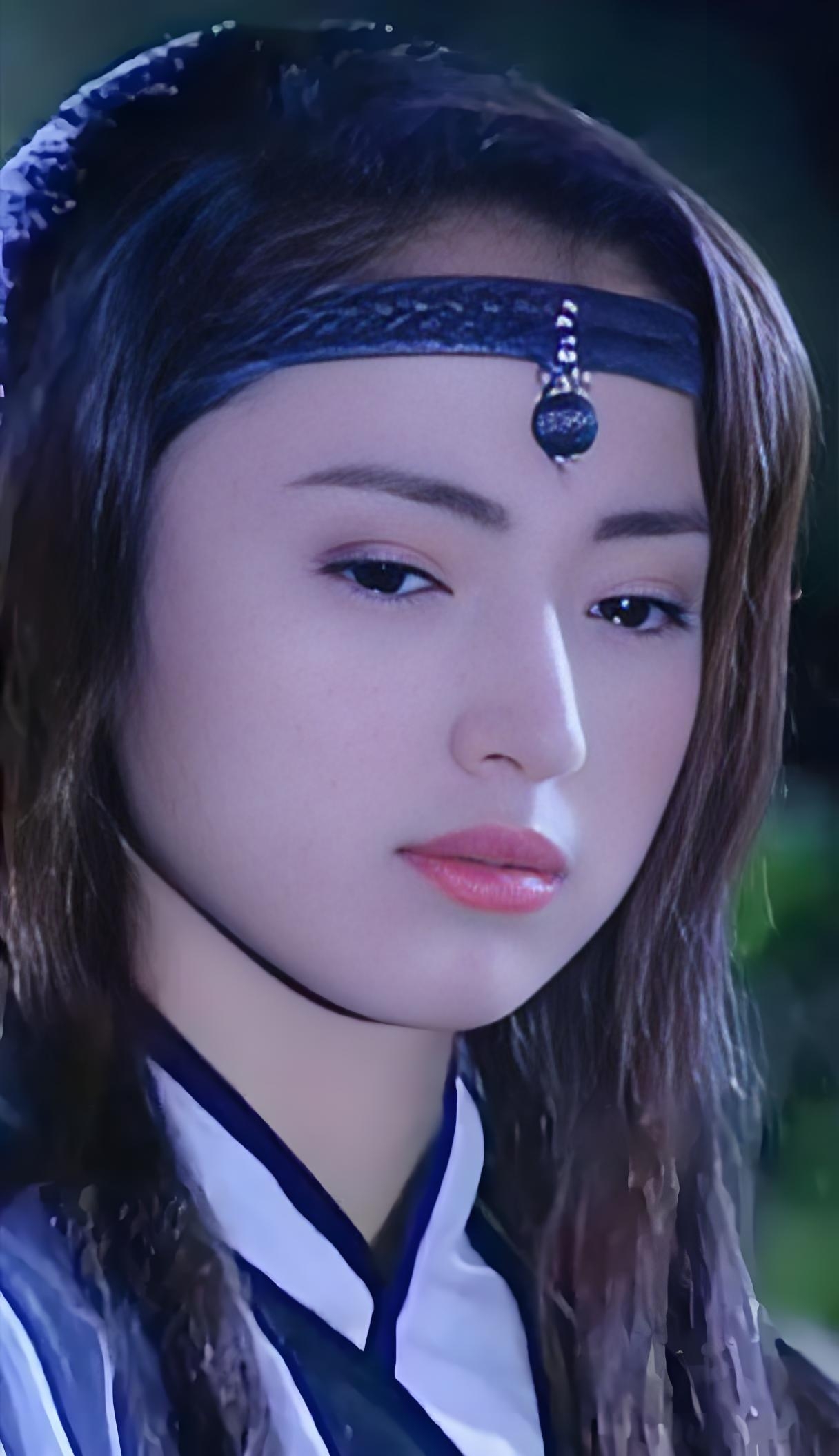 董璇在《雪花女神龙》这部剧里大部分时间都是这个造型,但是让人百看