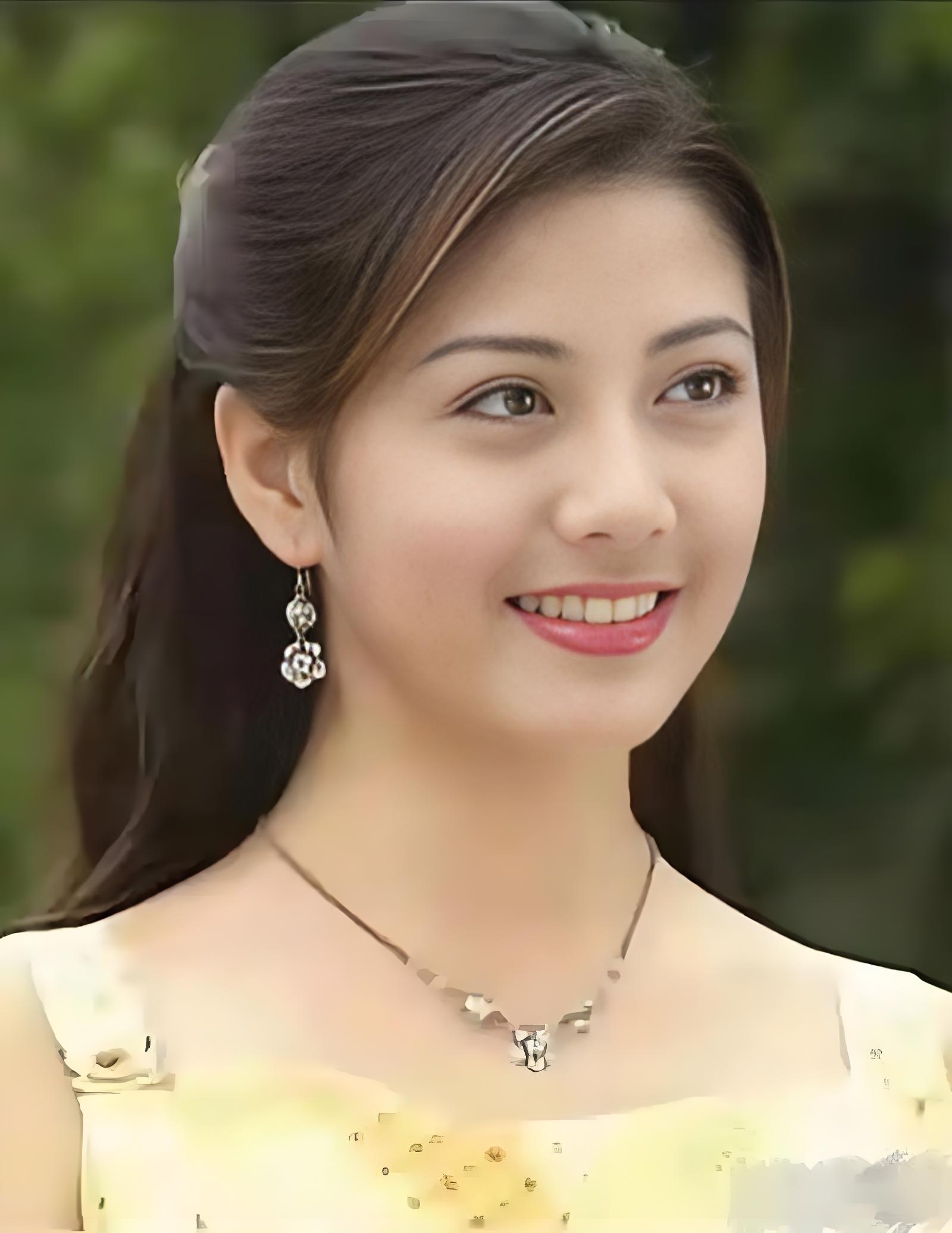 台湾女演员韩瑜,有这一张明艳大气的我脸,有人说她神似高圆圆,五官