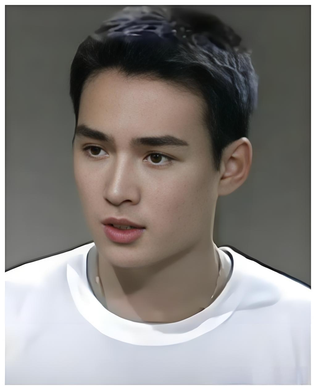 焦恩俊,曾经的古装男神,颜值称霸娱乐圈好多年,帅气逼人