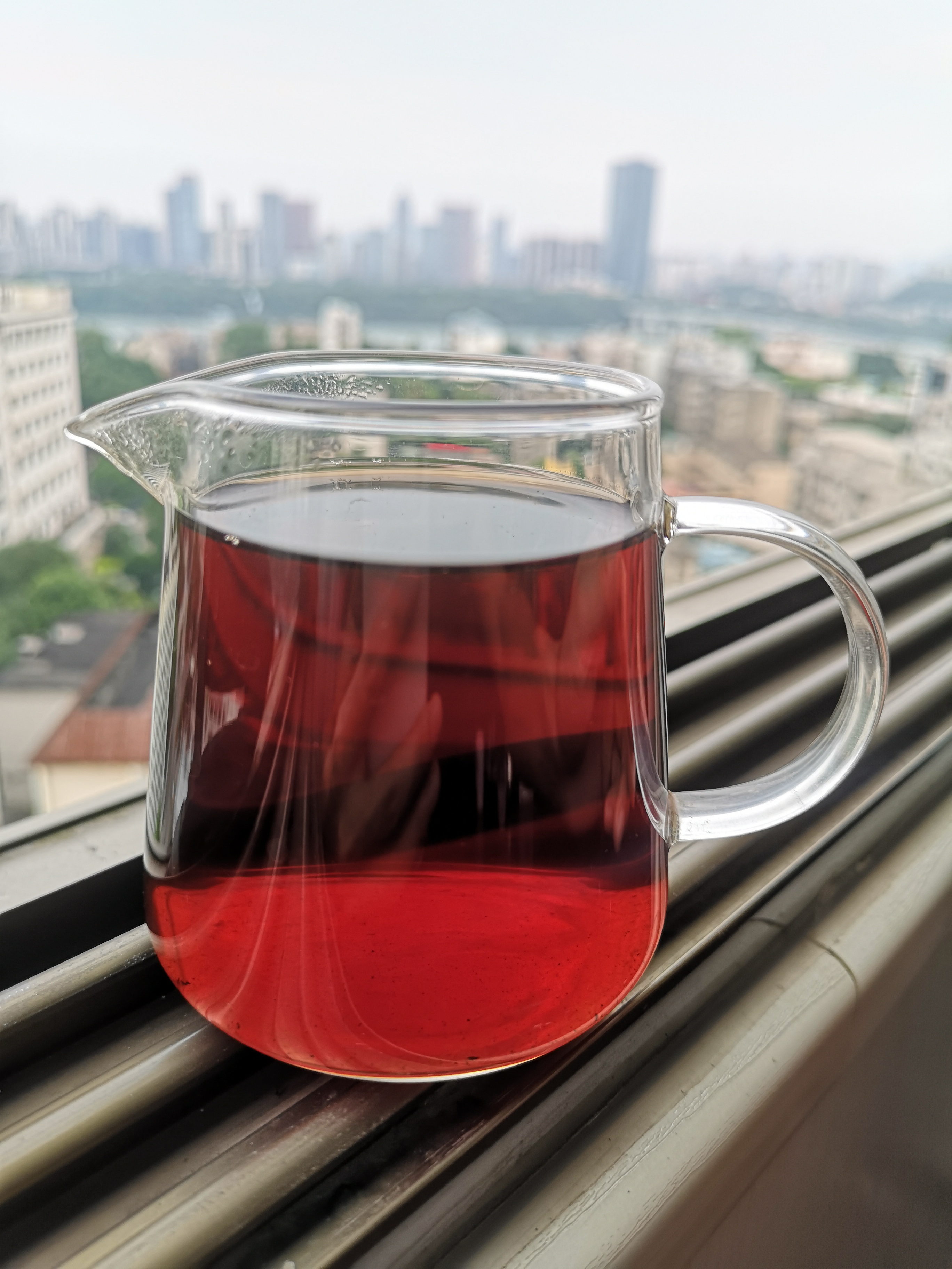 80年代老树槟榔香六堡茶,老茶就是透亮,水滑干净利落,入口醇厚,力量感