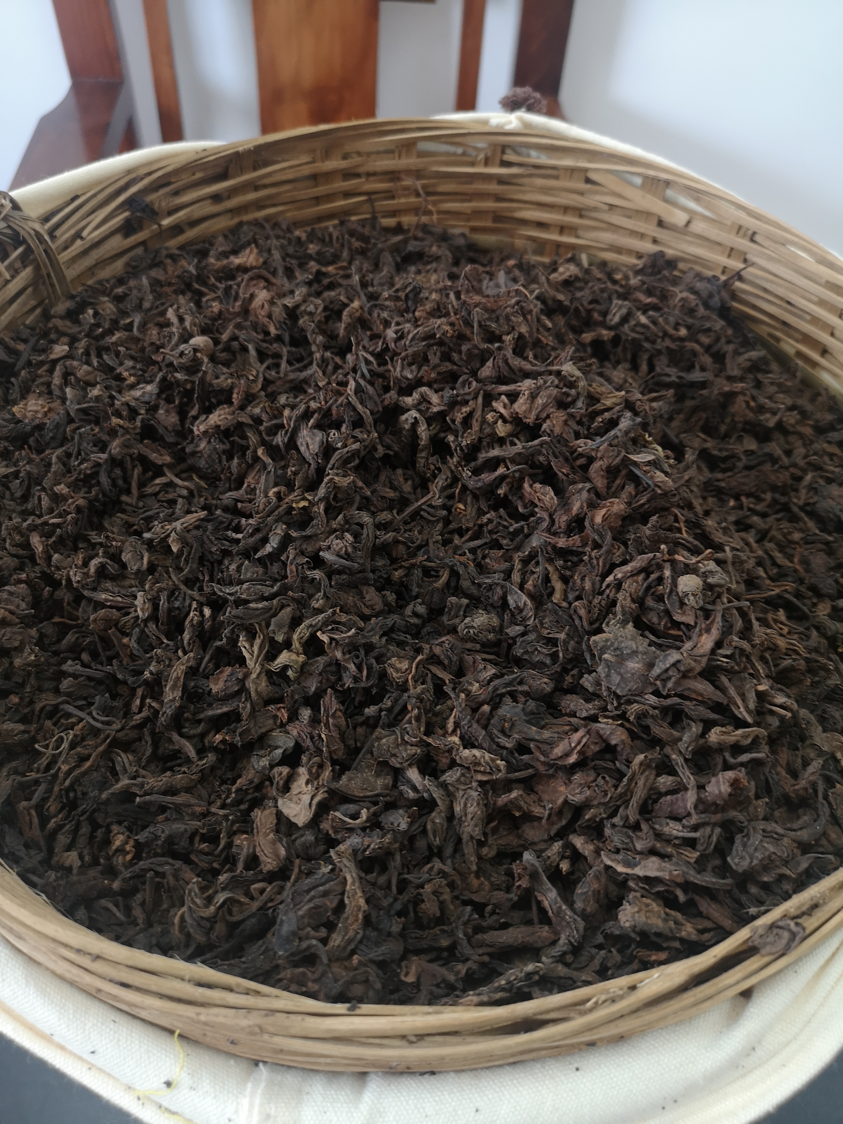 90年代粗茶陈香六堡茶,滋味浓郁,老茶茶气足,水滑干净透亮,确实喝了