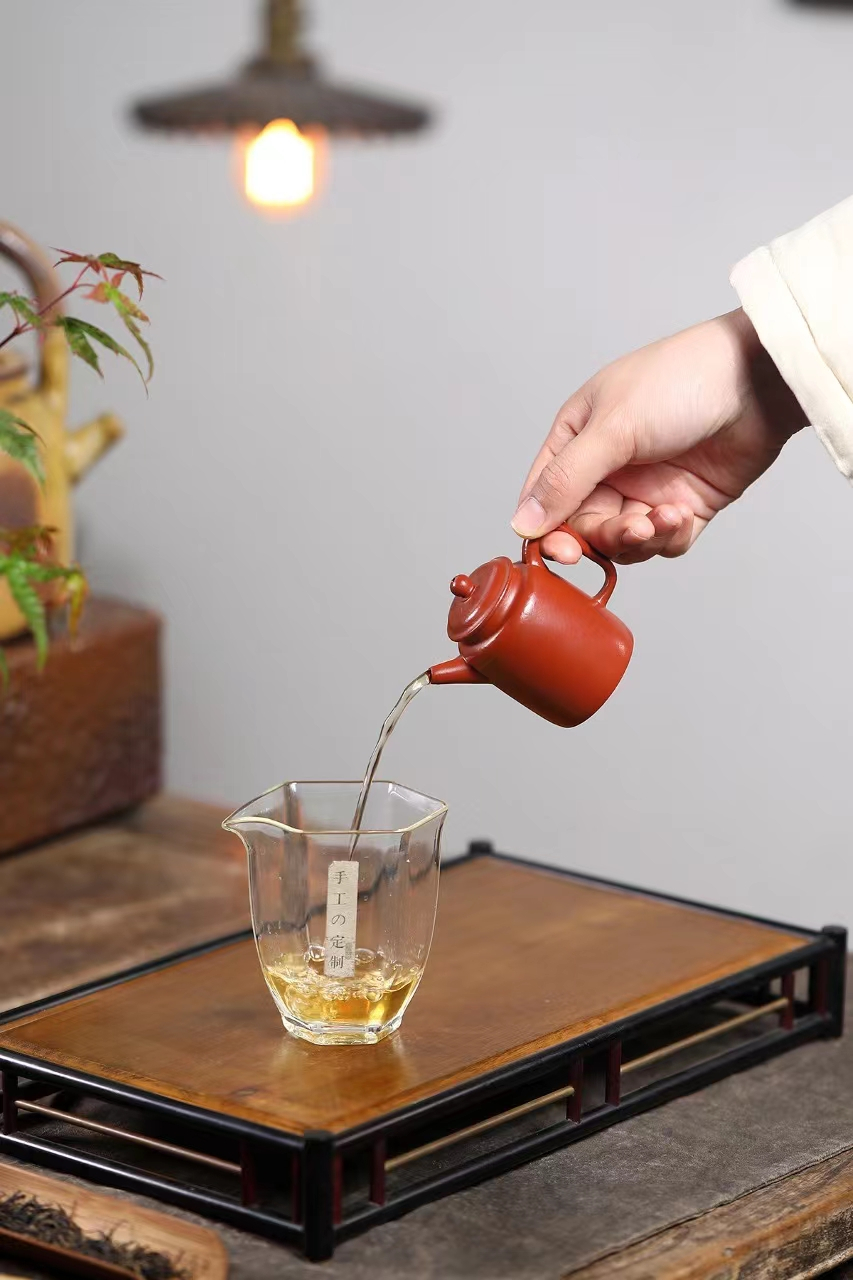 阅千百有缘之人 虽步履不停 风尘仆仆 成就自我 心之所归 以茶为媒