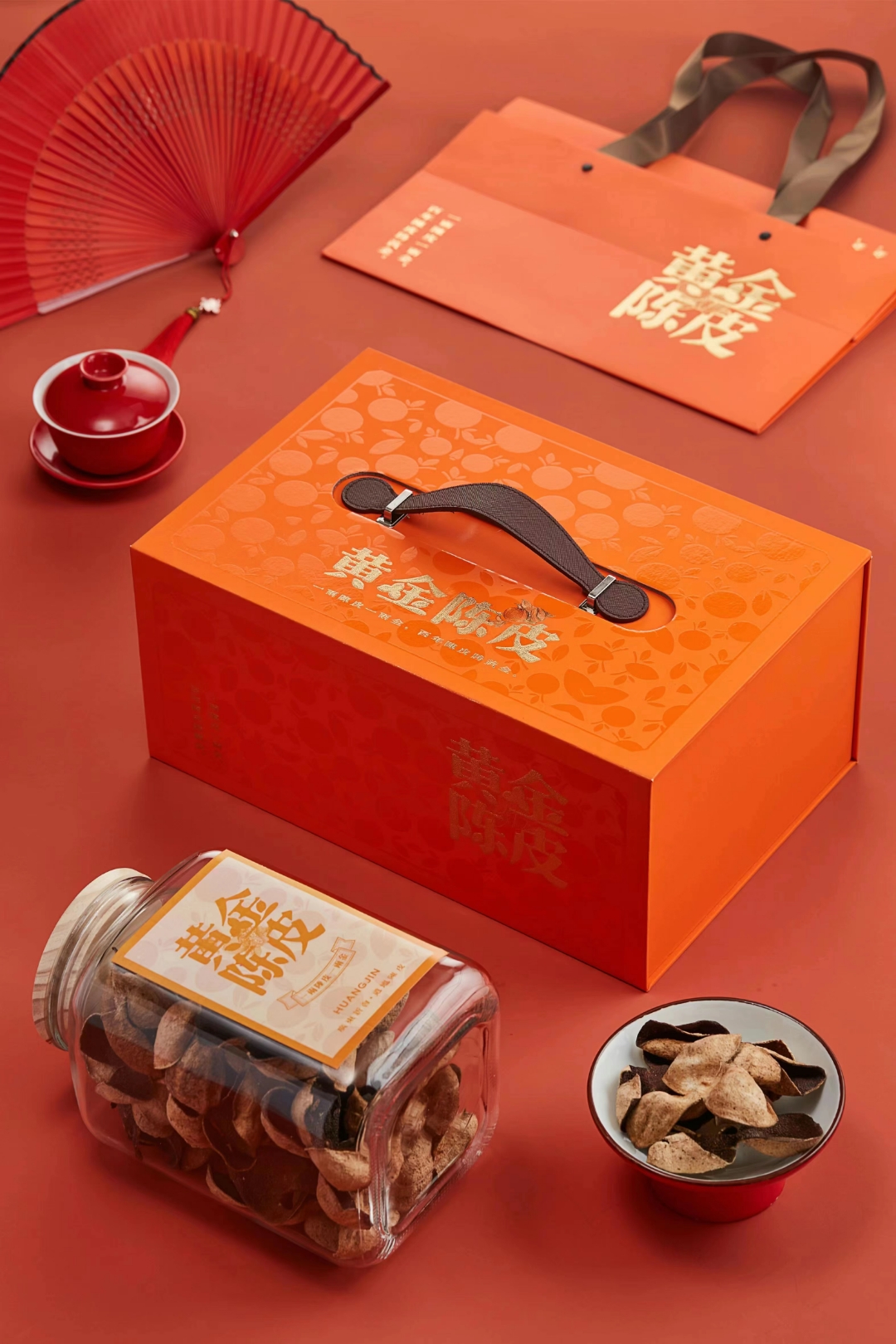 冬日,添了些沉静与苍凉,那是生命的隐忍与退让,期望