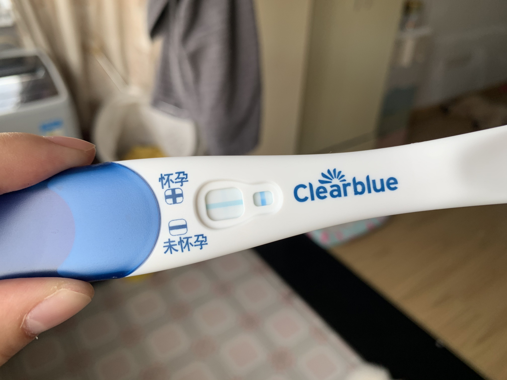 排卵期同房第八天用可丽蓝验孕棒,十字架第二道显示浅浅的印子,在用