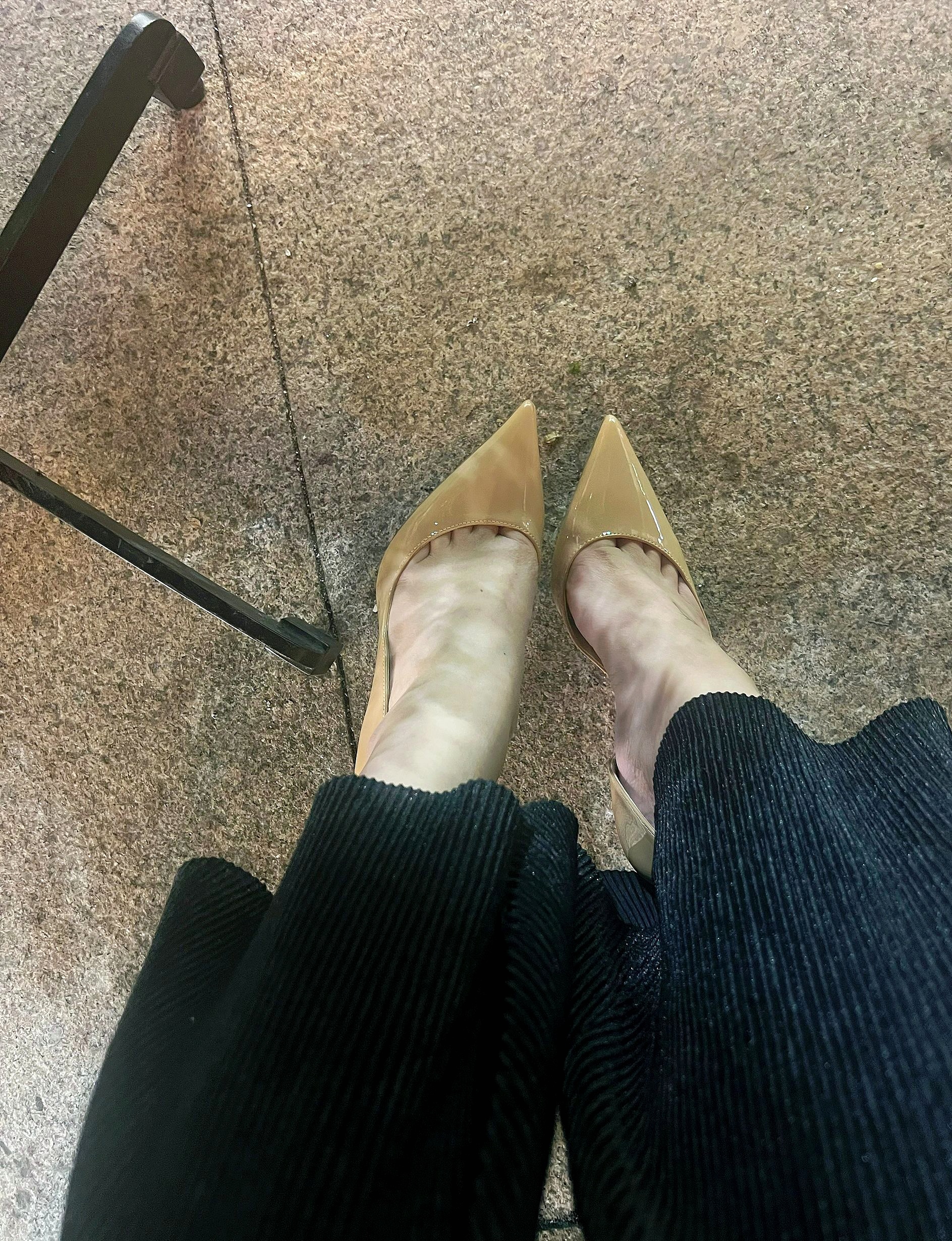 今日份的高跟鞋,磨脚也得穿的美!