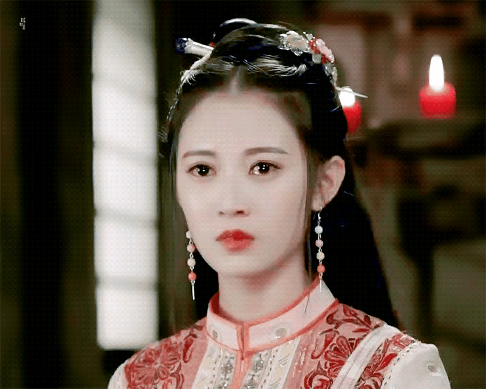 陈钰琪眼睛越来越凸了,是不是近视的原因?