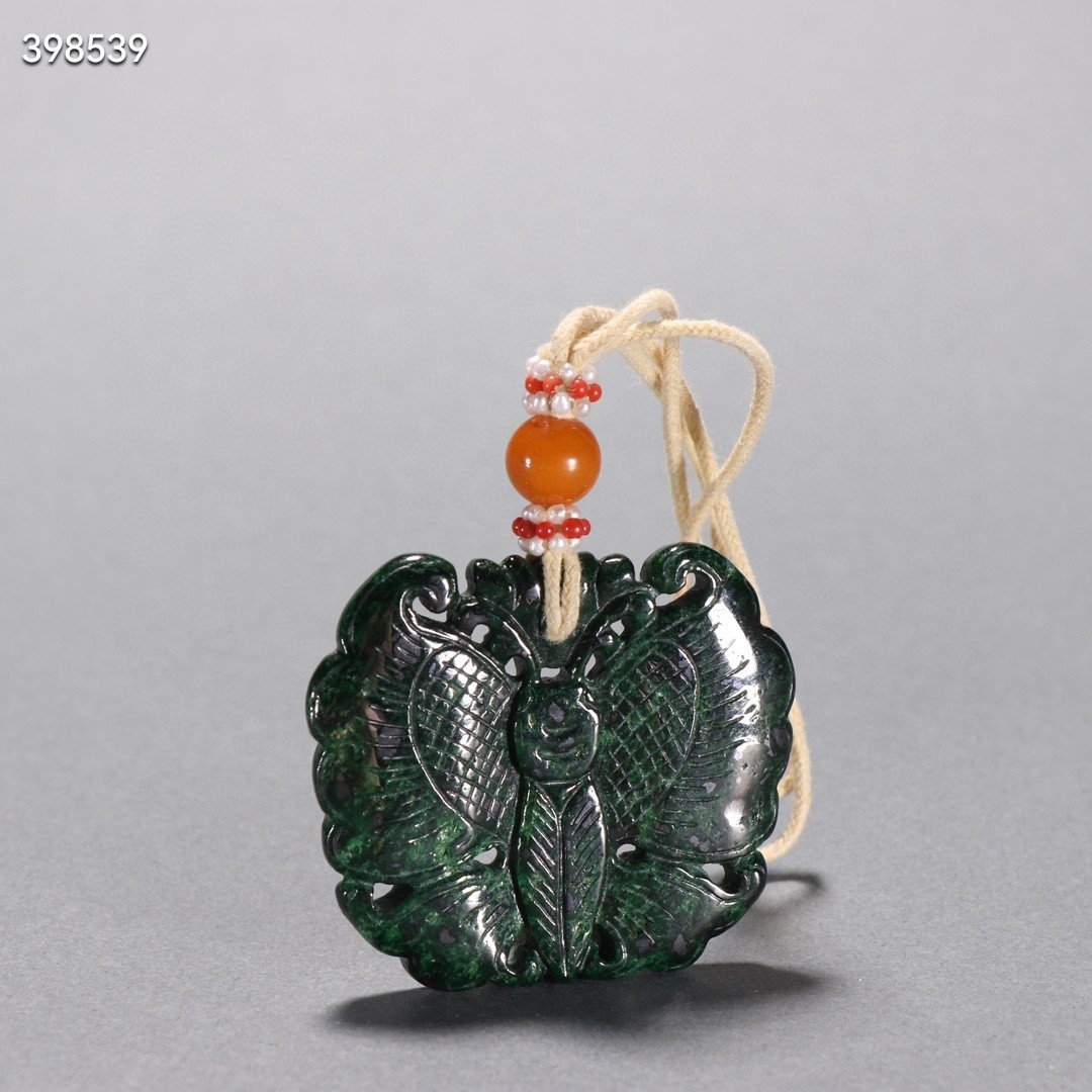 清 翡翠干青蝴蝶挂件 规格:重34.3g宽4.4×5.3cm