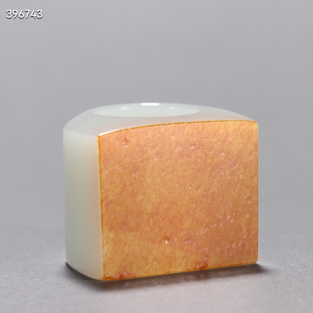 旧藏 和田玉籽料带皮马蹄扳指 规格:口径2.38cm宽3.4cm