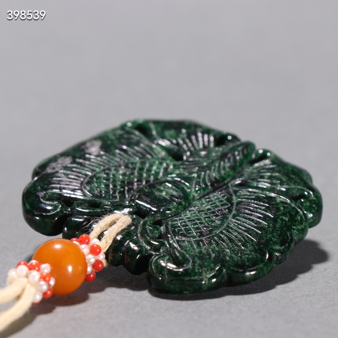 清 翡翠干青蝴蝶挂件 规格:重34.3g宽4.4×5.3cm