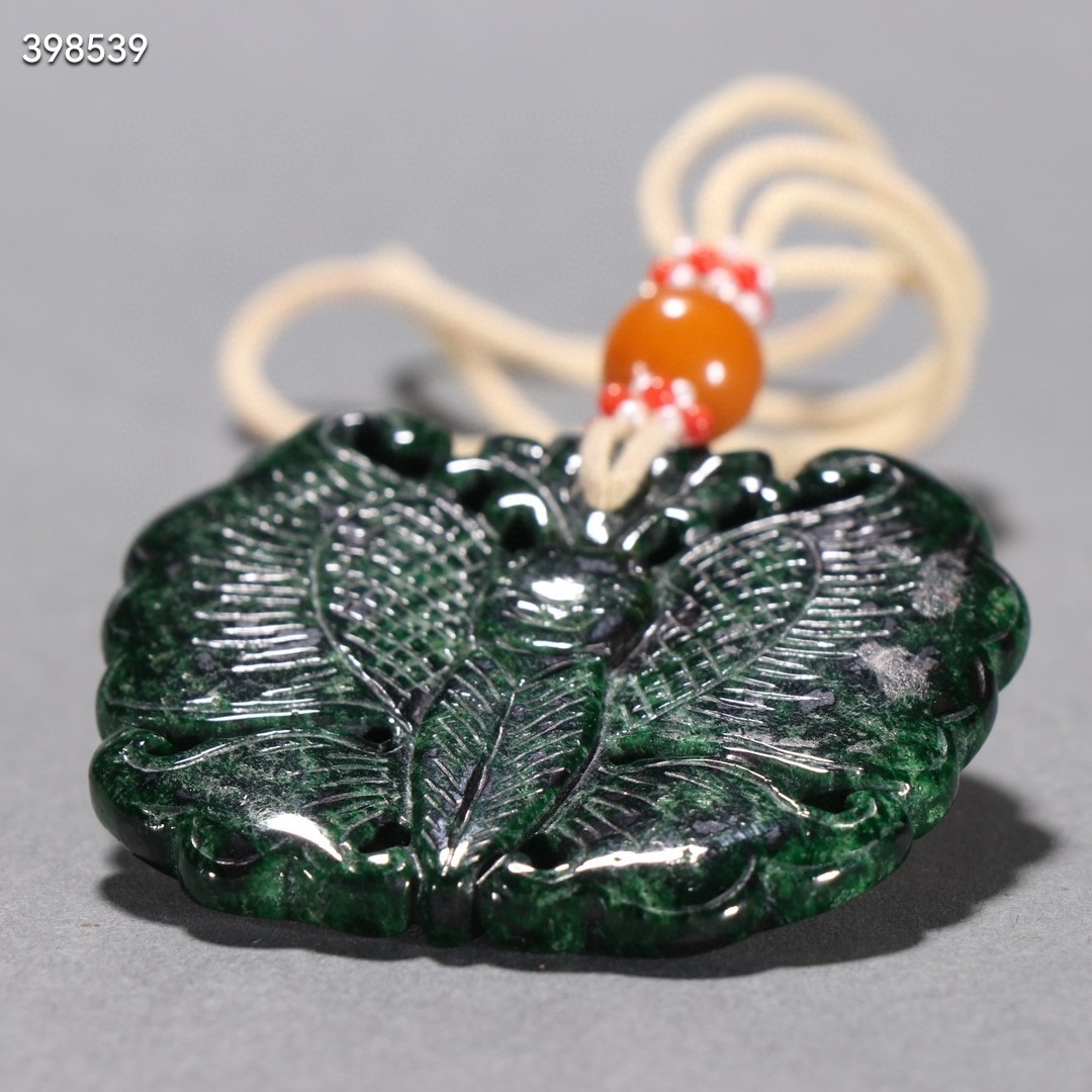 清 翡翠干青蝴蝶挂件 规格:重34.3g宽4.4×5.3cm