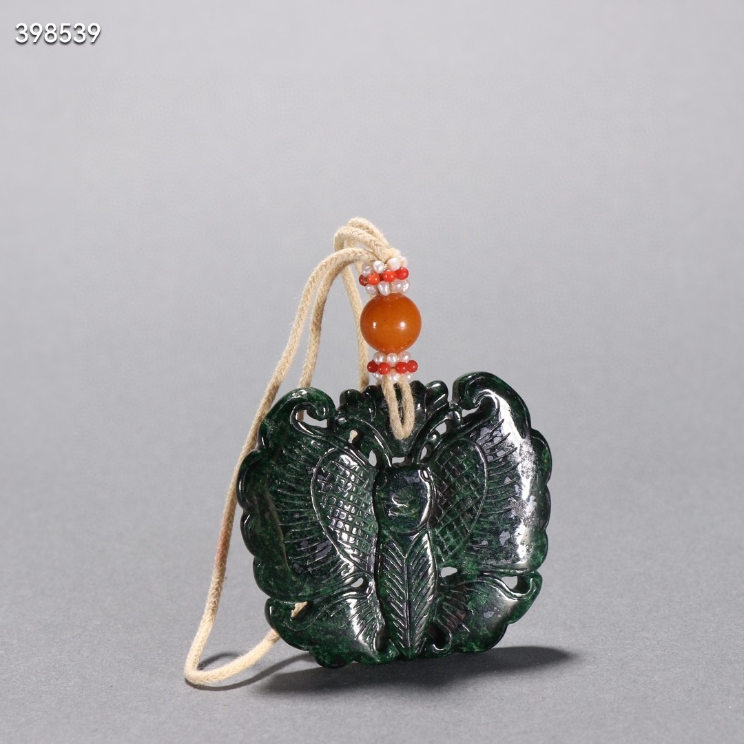 清 翡翠干青蝴蝶挂件 规格:重34.3g宽4.4×5.3cm