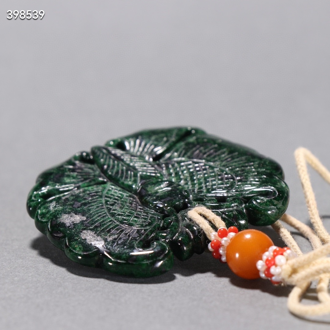 清 翡翠干青蝴蝶挂件 规格:重34.3g宽4.4×5.3cm