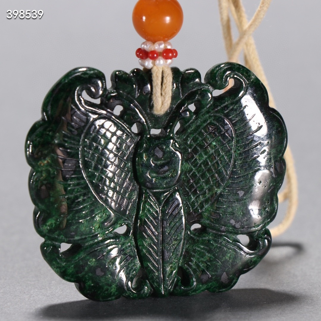 清 翡翠干青蝴蝶挂件 规格:重34.3g宽4.4×5.3cm