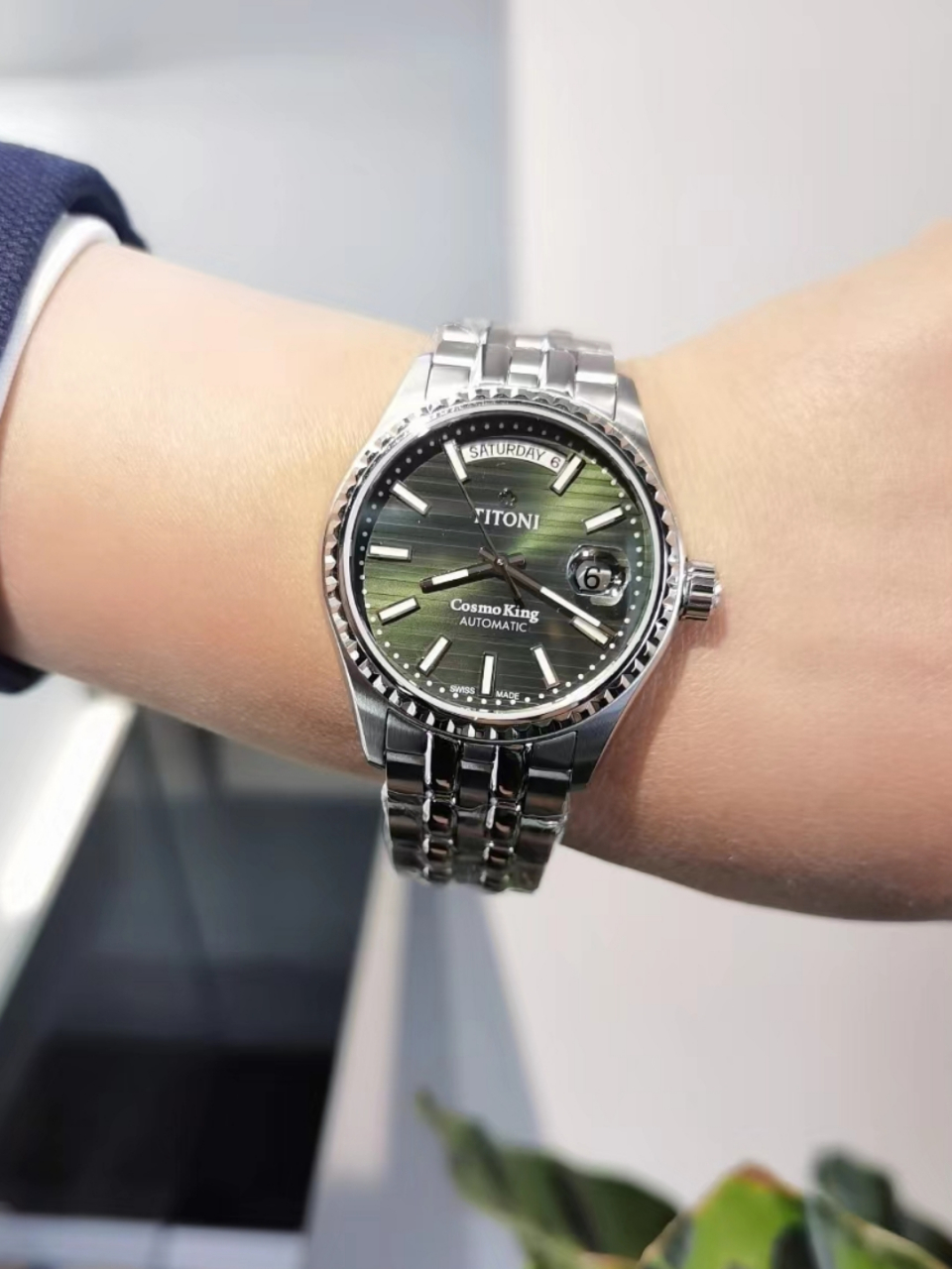 梅花手表-宇宙系列 以独特横纹设计 为腕表注入现代气息 打造全新时尚