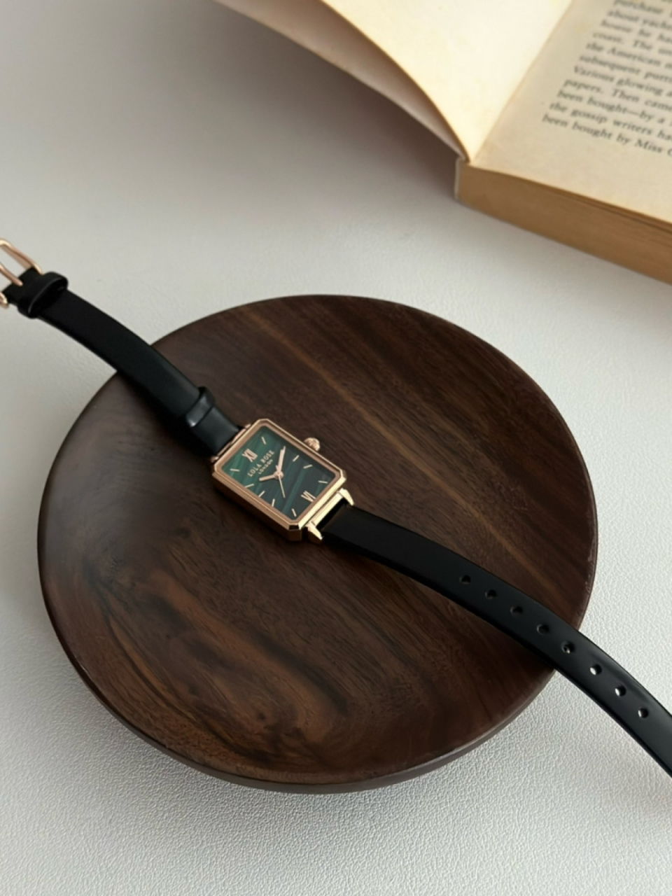 就是这个lola rose罗拉玫瑰的小绿表 每次戴出去都会被朋友夸!