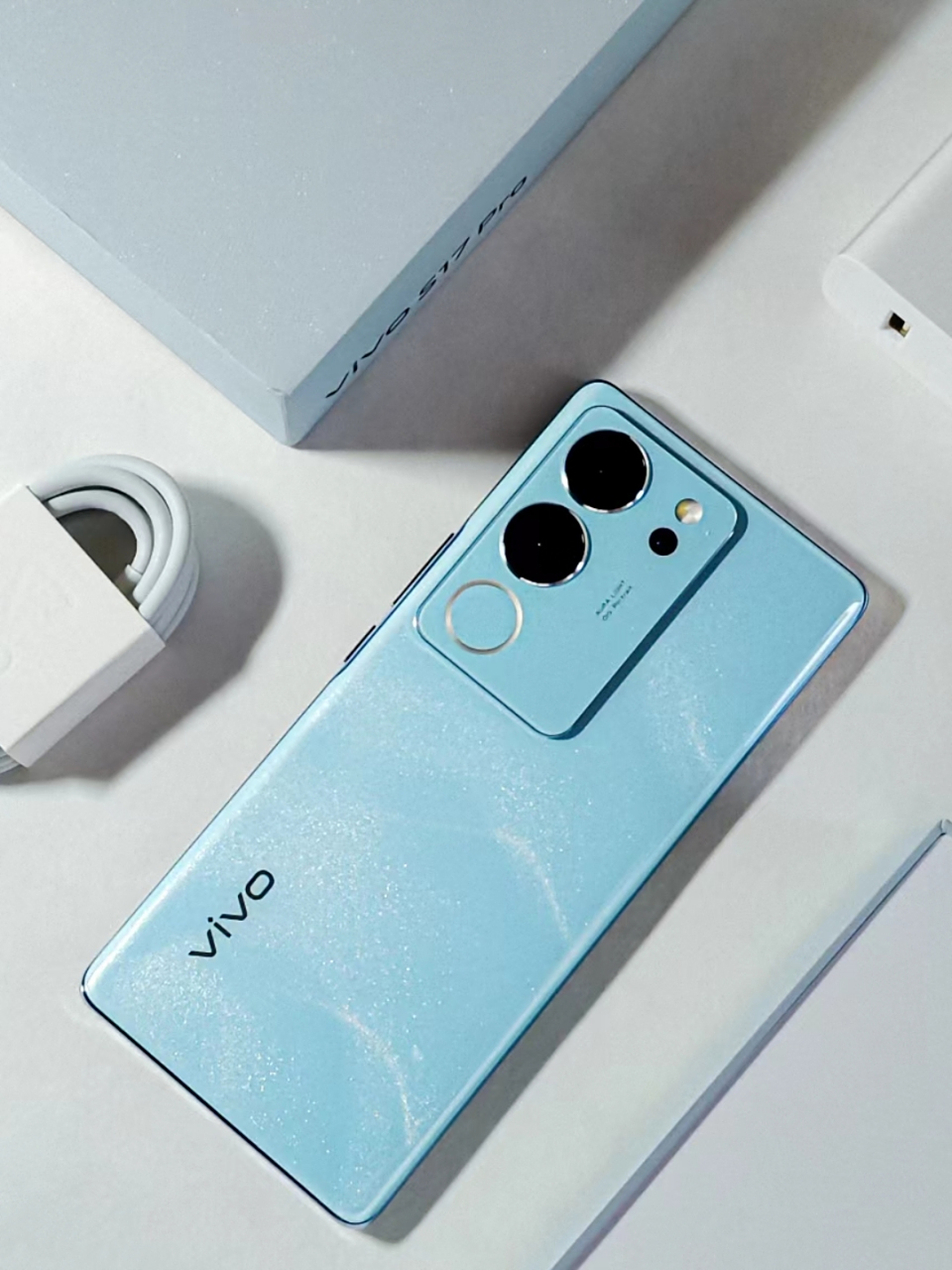 s17pro颜值与实力并存的一款手机 vivo行业首创粒子水墨工艺,1500万颗