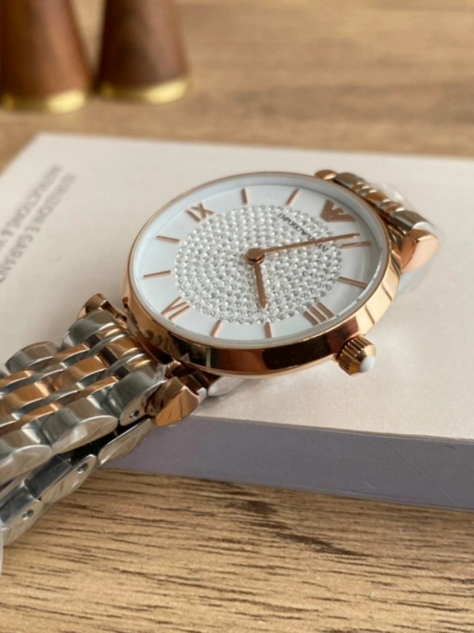 阿玛尼满天星ar1926,精致的满钻设计,在光的照耀下散发出迷人的光彩