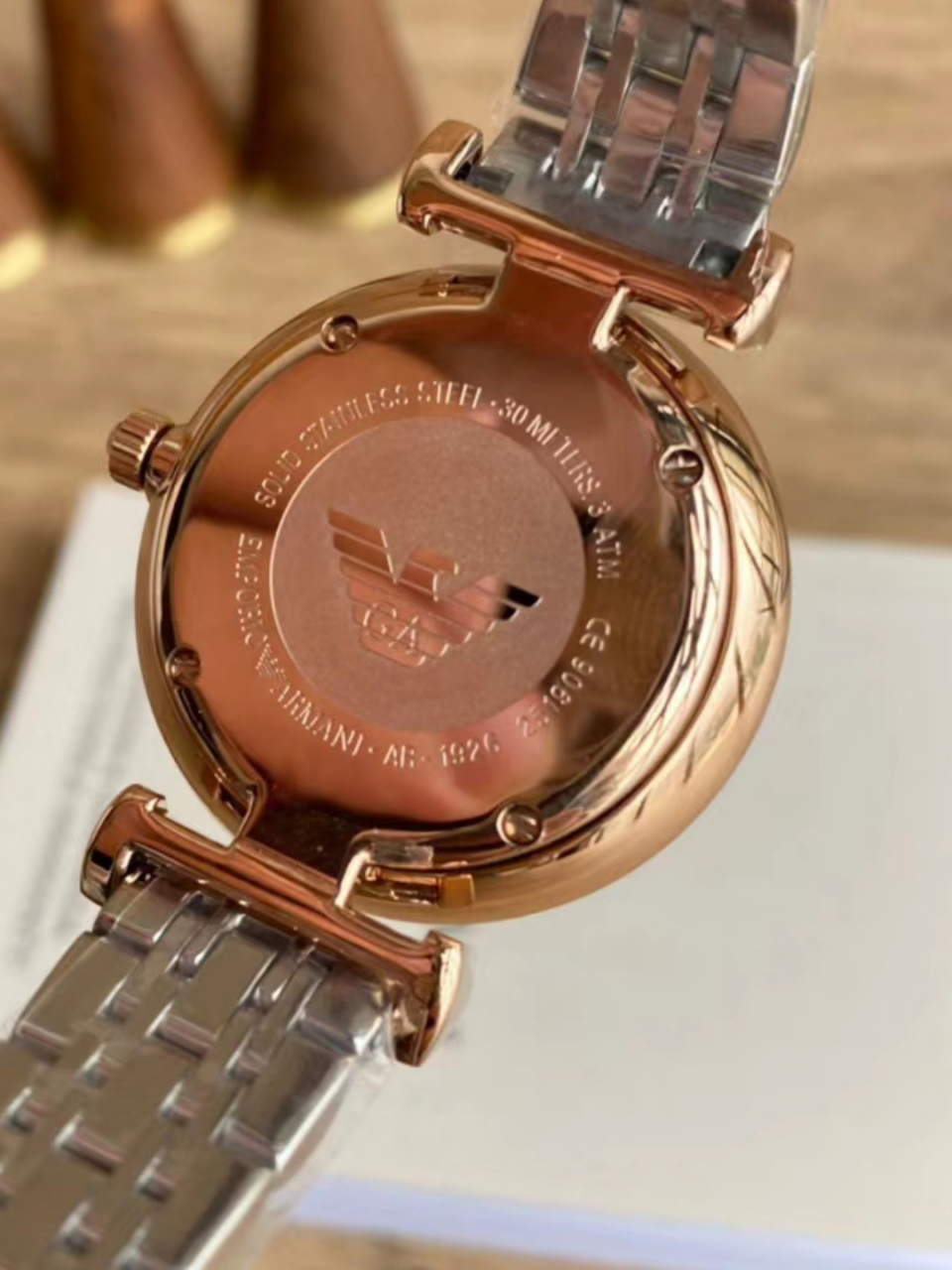 阿玛尼满天星ar1926,精致的满钻设计,在光的照耀下散发出迷人的光彩