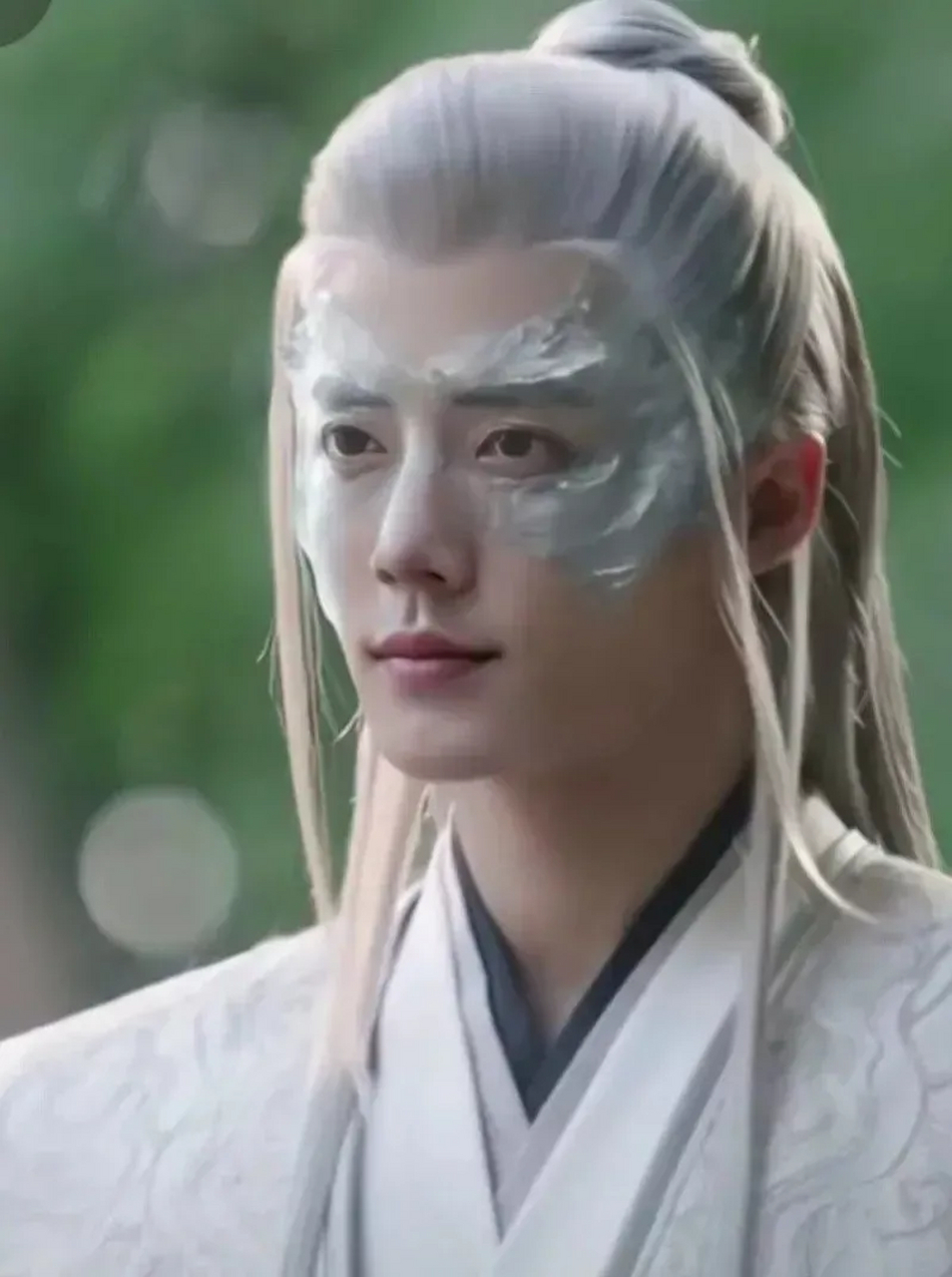 网友把九命相柳的造型换脸给了肖战,不得不说这个造型是真好看,完美