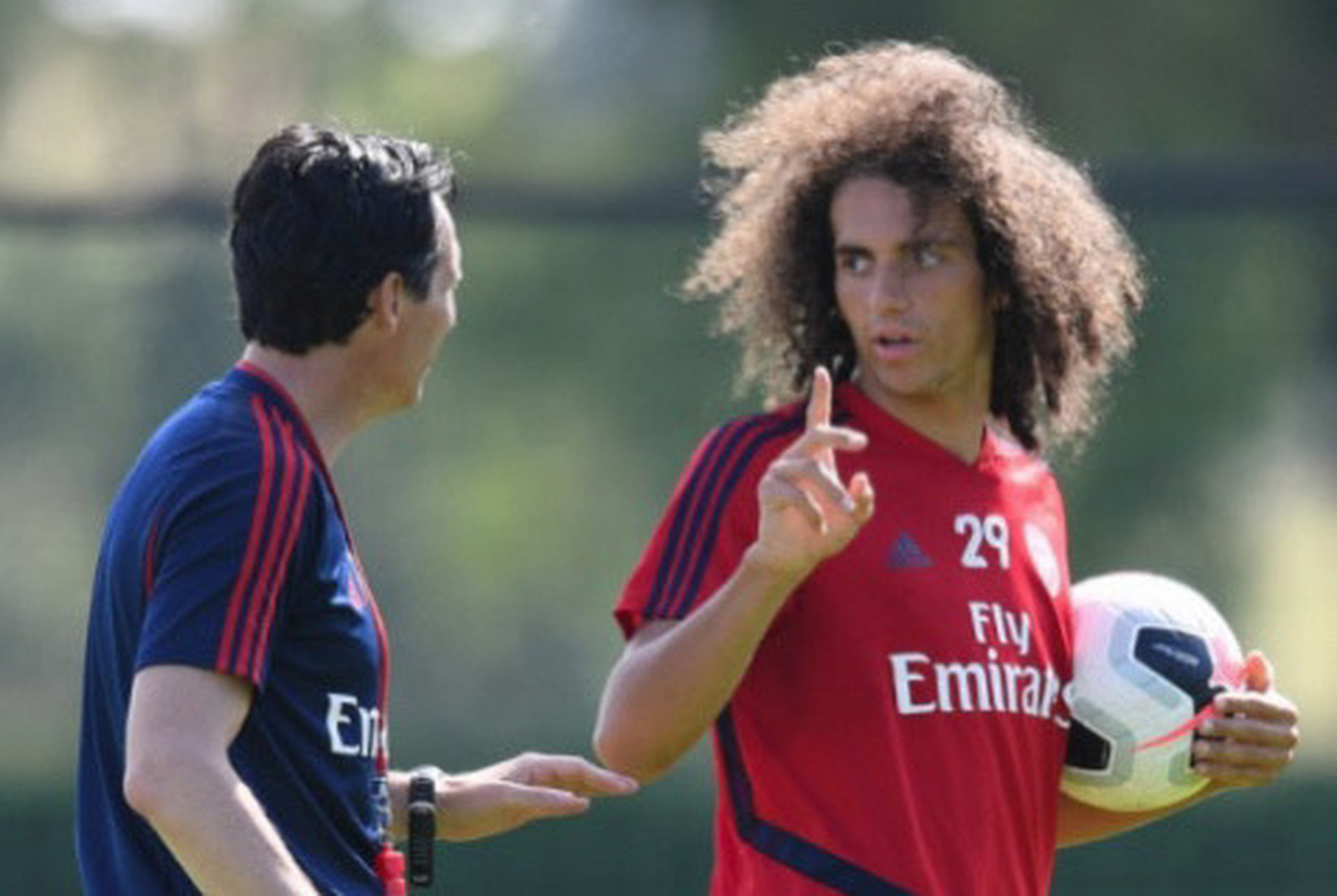 阿森纳中场马泰奥·贡多齐动情地向乌奈·埃梅里告别,称赞这位西班牙