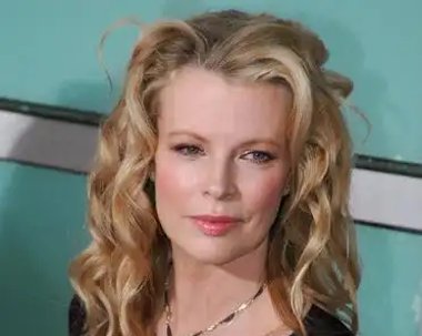 金·贝辛格 kim basinger,美国的模特儿,演员,身上有点瑞典,德国还有