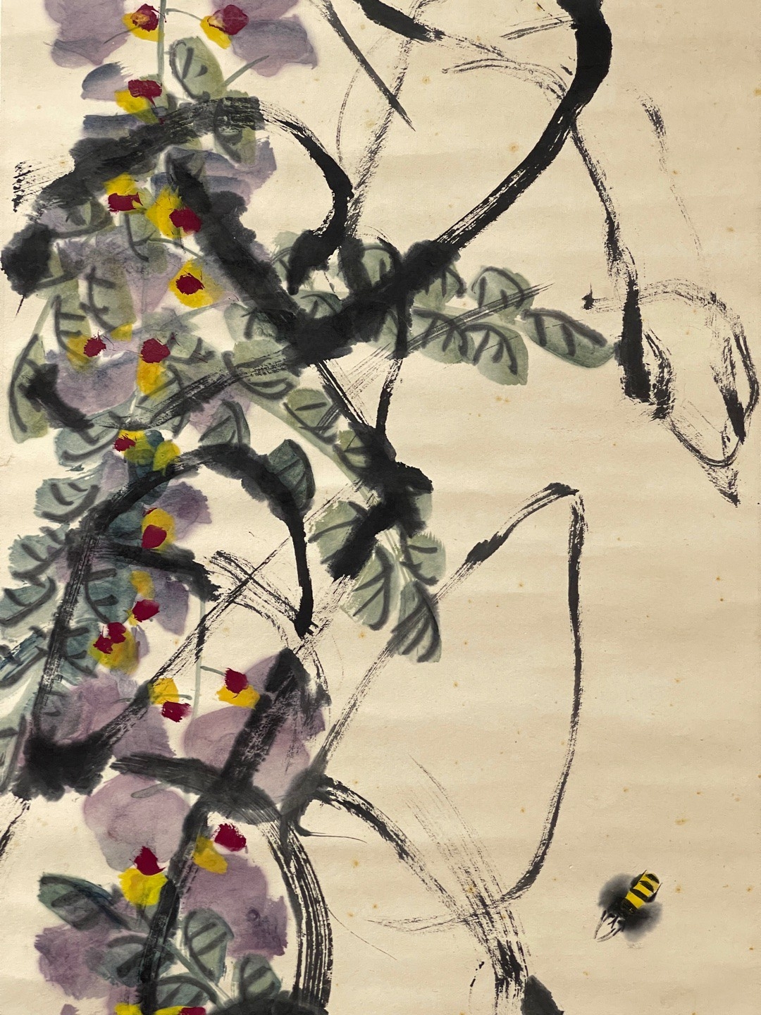 齐白石 紫藤蜜蜂 纸本立轴 画芯尺寸:138*34cm#嘉德拍卖# #古董艺术品