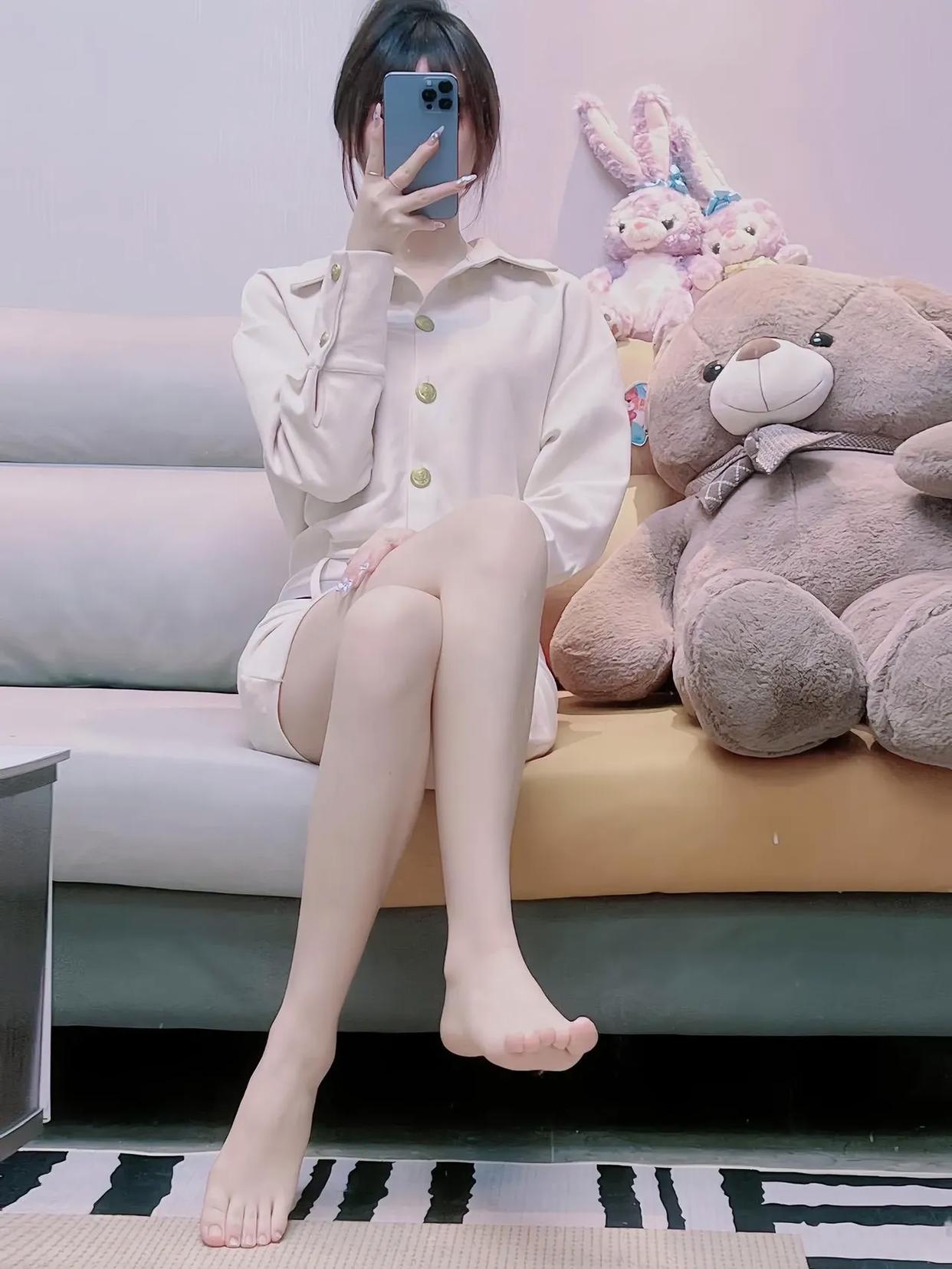 我就动两下脚,你说你出来了?#美腿玉足# #女生