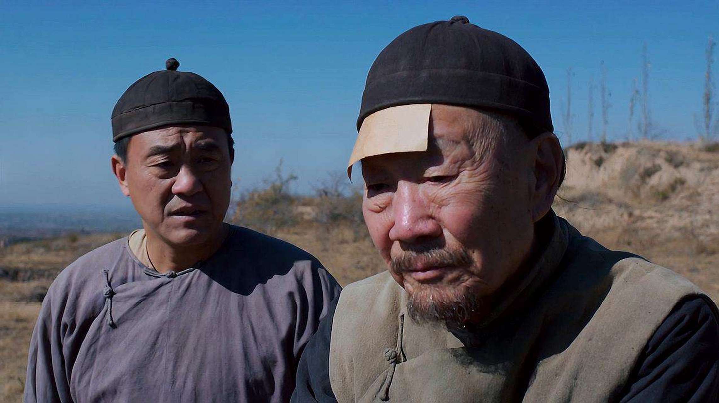 在电视剧《白鹿原》当中,不少观众注意到了鹿泰恒的造型有些别致