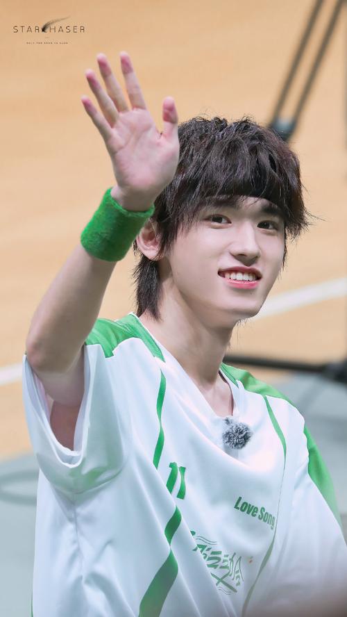 宋亚轩是一位笑容很治愈的宝藏男孩.