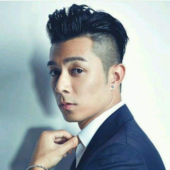 香港歌手周柏豪通过经纪人微博发表了一番对妻子爱的宣言:"对,她是周