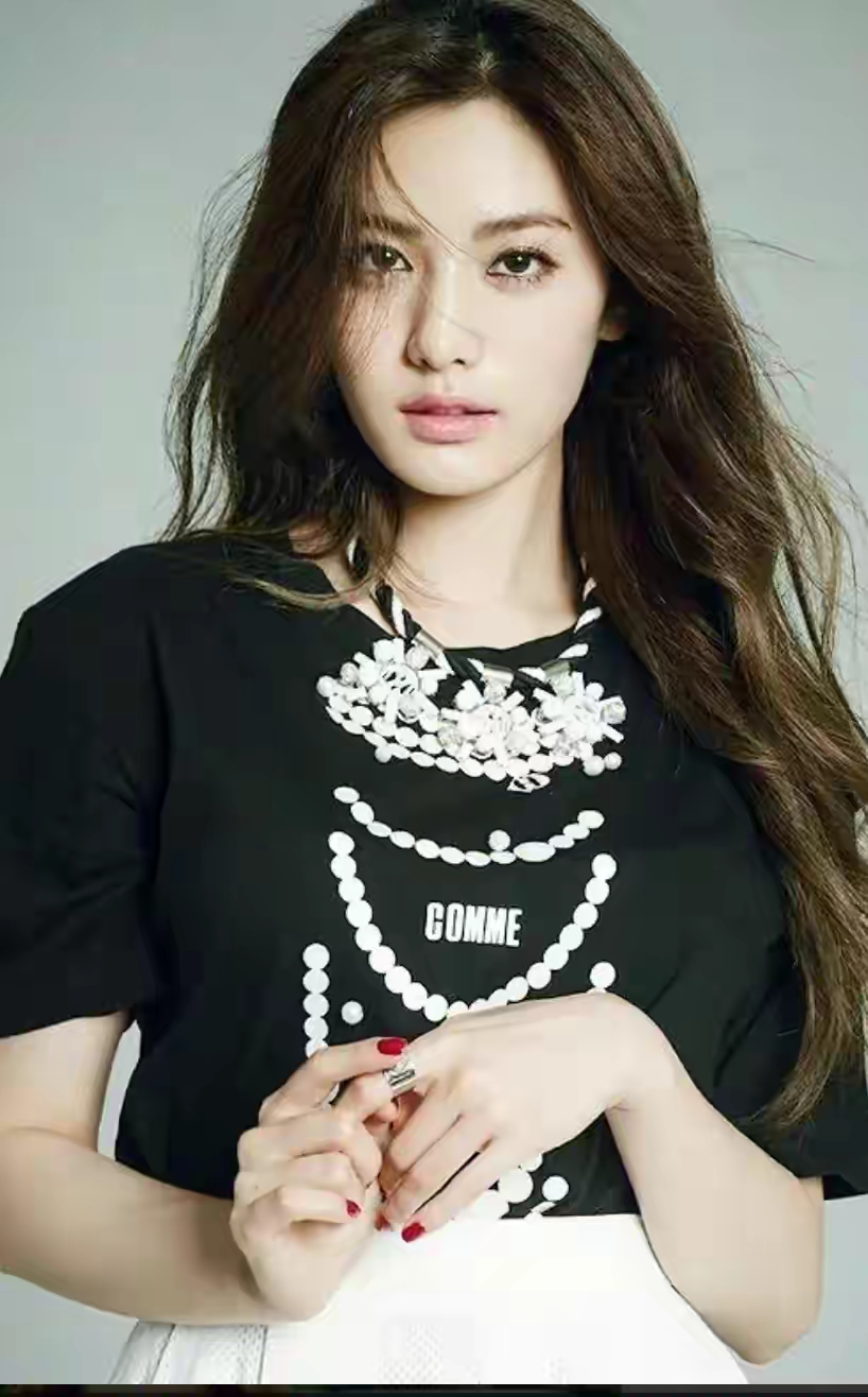 韩国美女林珍娜,天使面孔,曲线身材,恍若美人鱼转世.