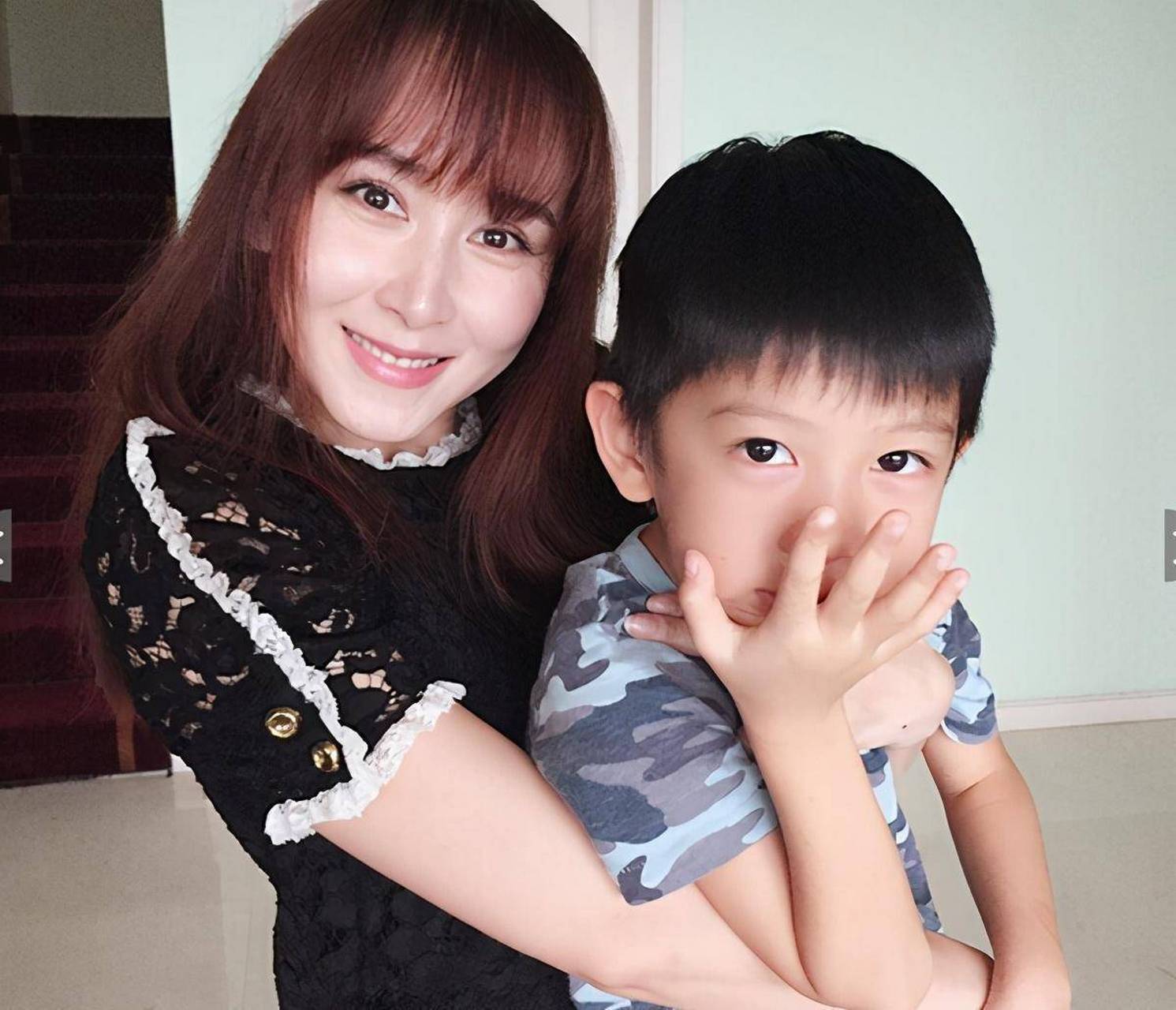 2008年女星胡静嫁给了43岁的百亿富豪朱兆祥,新婚不久胡静就受不了