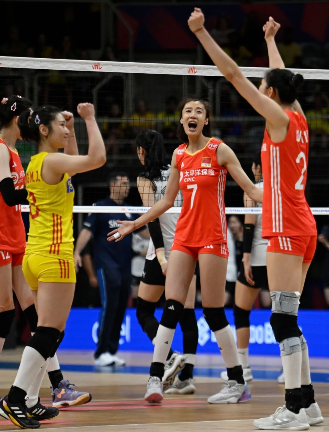 三,团队协作的缺失团队协作是排球比赛中的核心