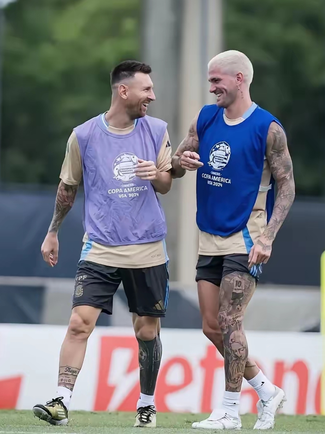 德保罗的美洲杯决赛新发型,金灿灿[大金牙] 德保罗是真涨球了,我觉得